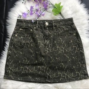 American Eagle Green Camo Hi-Rise Skirt Size 6